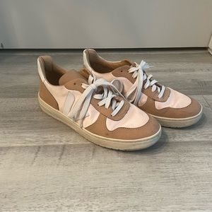 VEJA Sneakers (size 41)